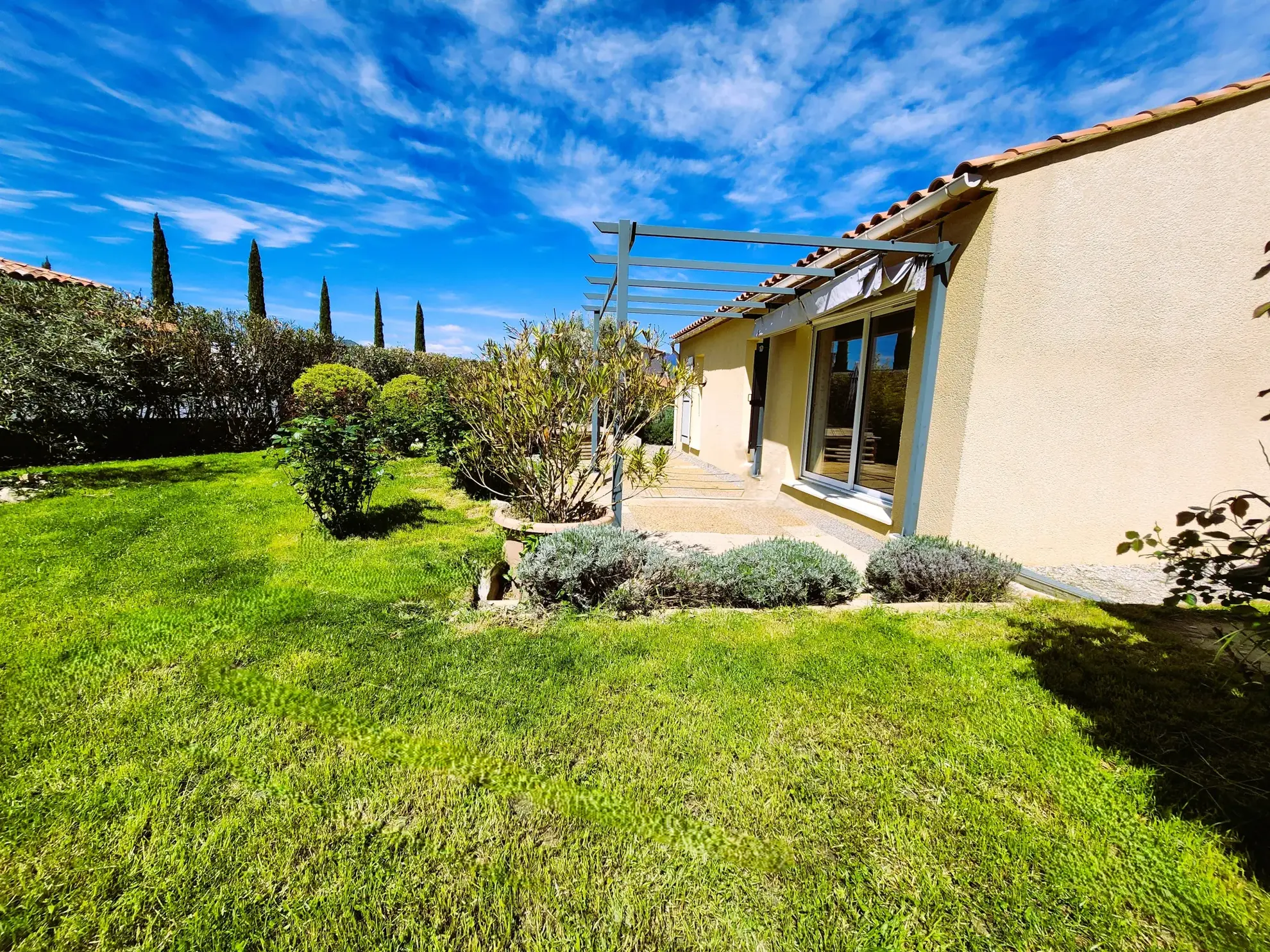 Maison de plain-pied de 84 m² avec vue exceptionnelle à Les Mées (04) 