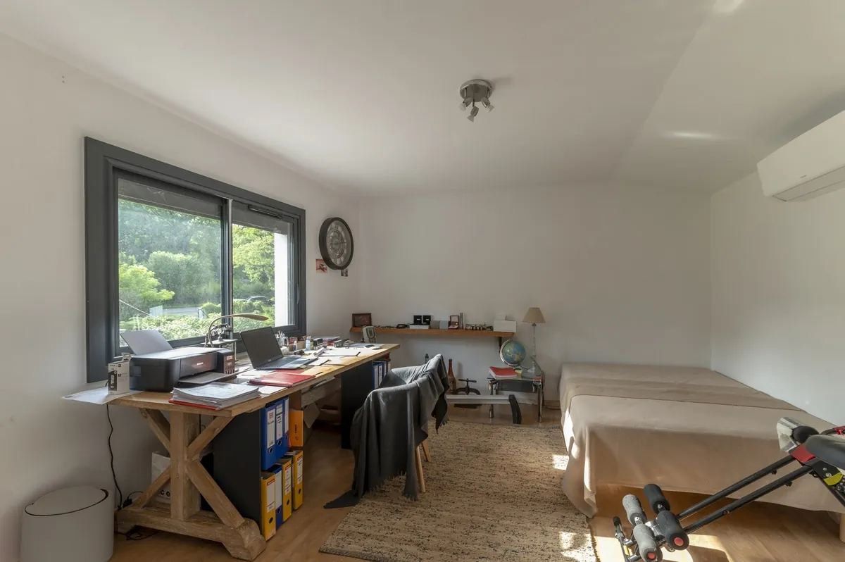 Maison T6 avec grands garages sur terrain de 3204m² près de Montauban 