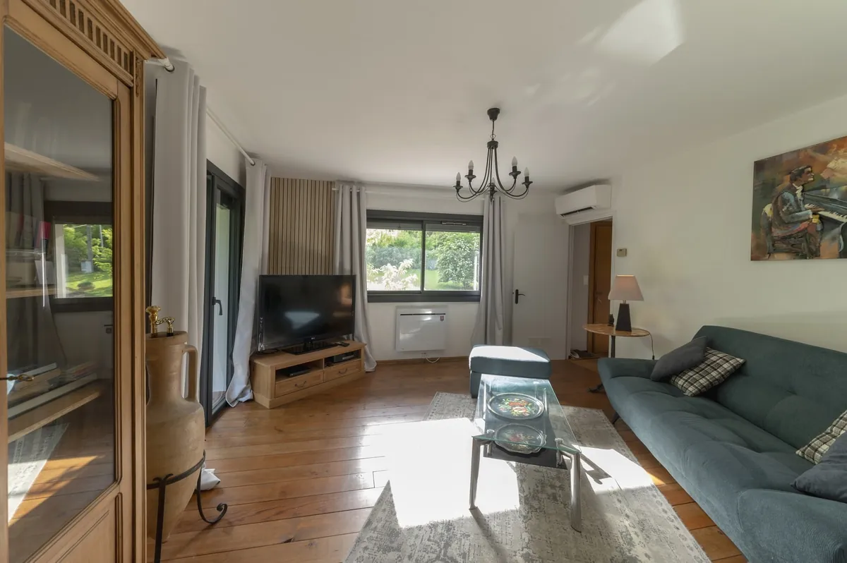 Maison T6 avec grands garages sur terrain de 3204m² près de Montauban 