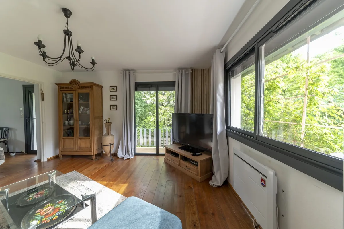 Maison T6 avec grands garages sur terrain de 3204m² près de Montauban 