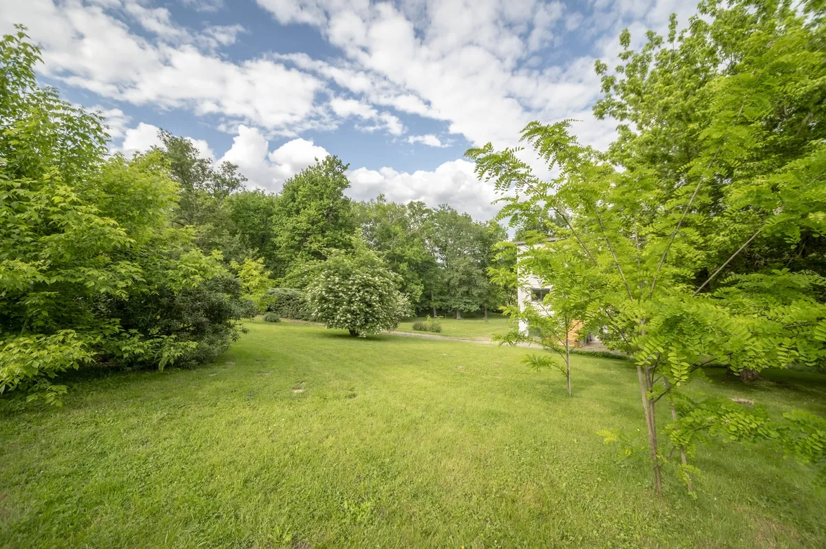 Maison T6 avec grands garages sur terrain de 3204m² près de Montauban 