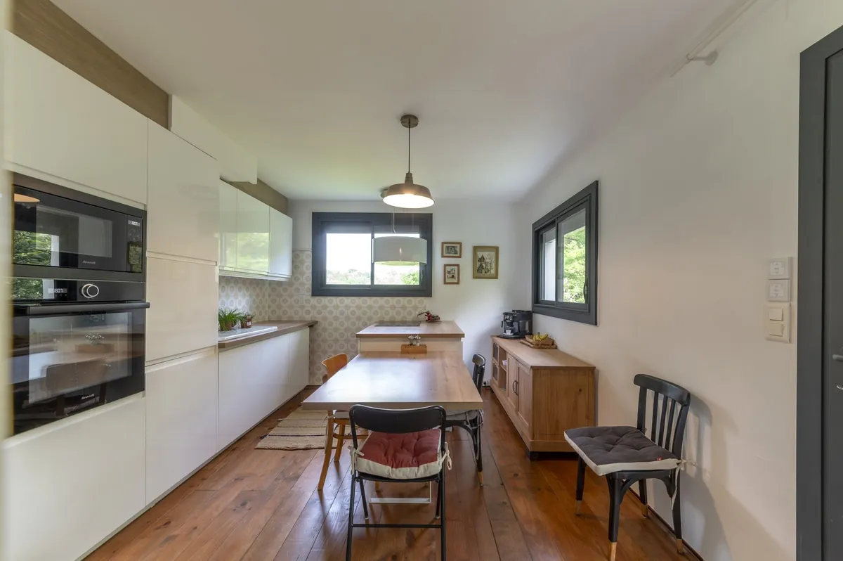 Maison T6 avec grands garages sur terrain de 3204m² près de Montauban 