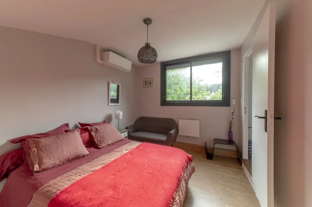 Maison T6 avec grands garages sur terrain de 3204m² près de Montauban 