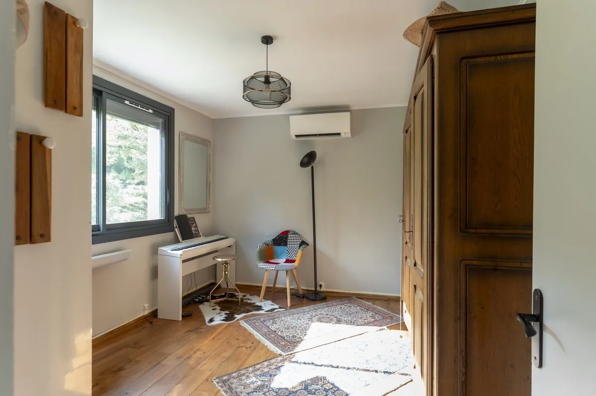 Maison T6 avec grands garages sur terrain de 3204m² près de Montauban 