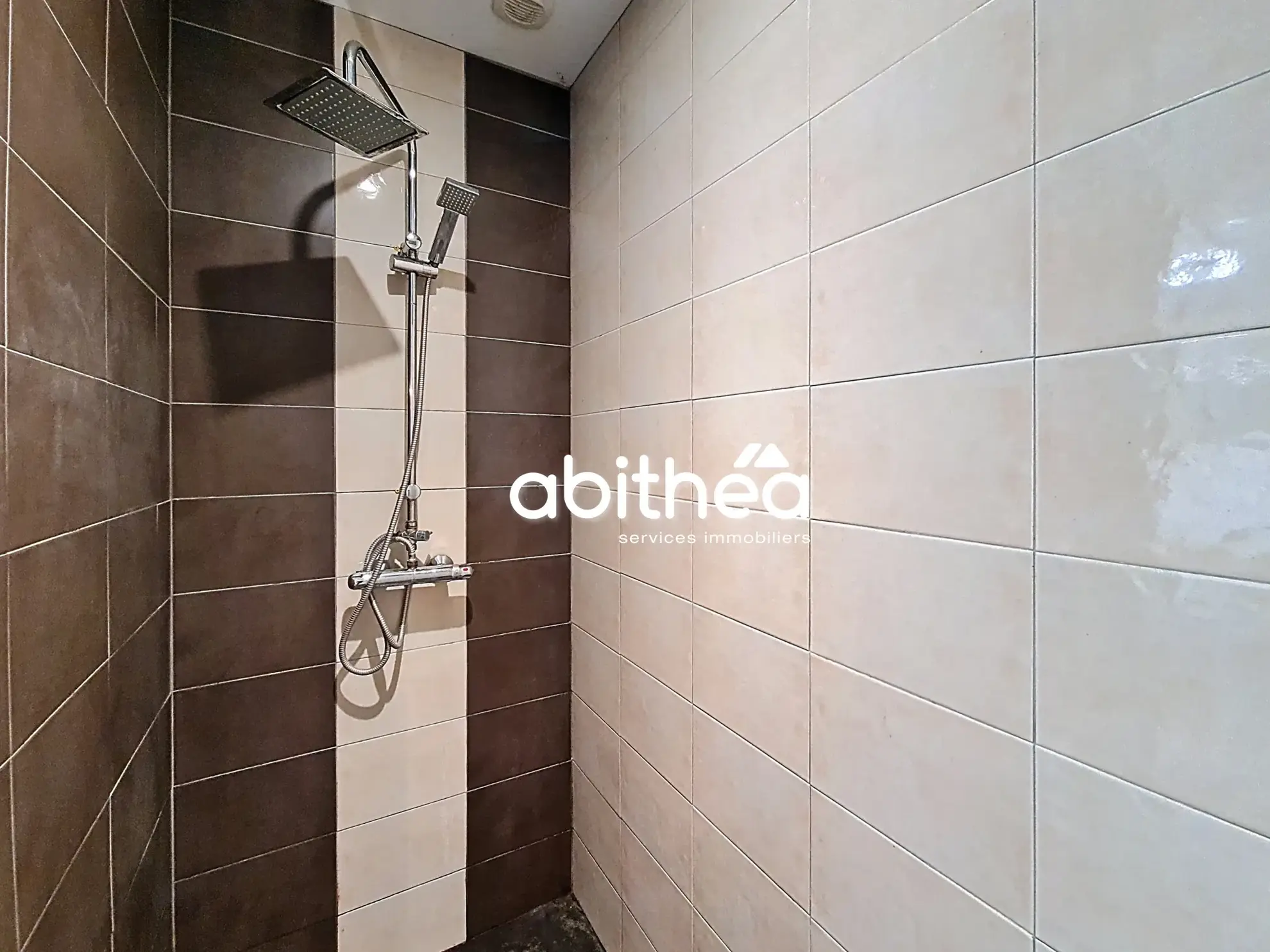 Maison d'architecte avec piscine à Bussac-sur-Charente - 142 m² 