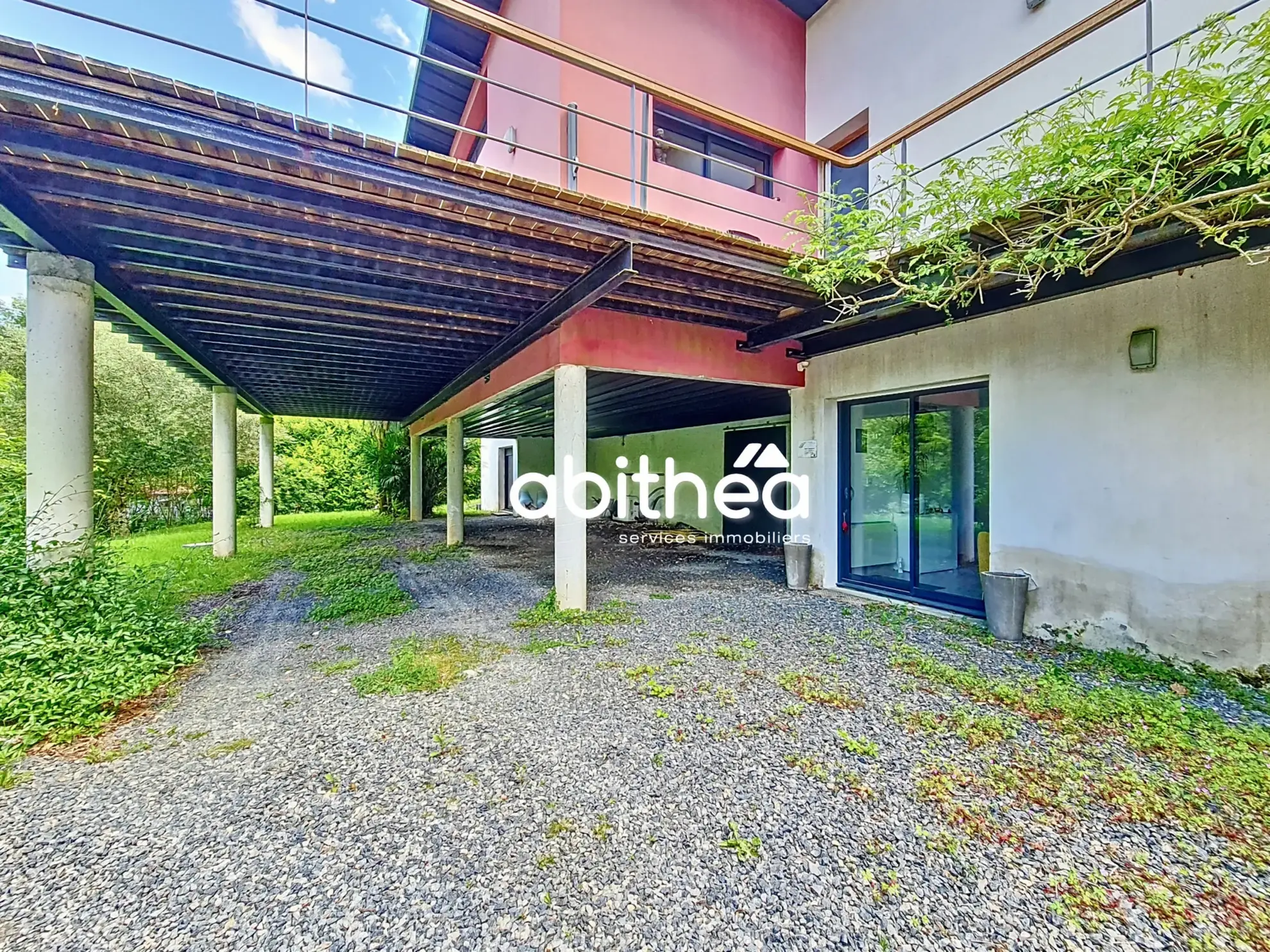 Maison d'architecte avec piscine à Bussac-sur-Charente - 142 m² 