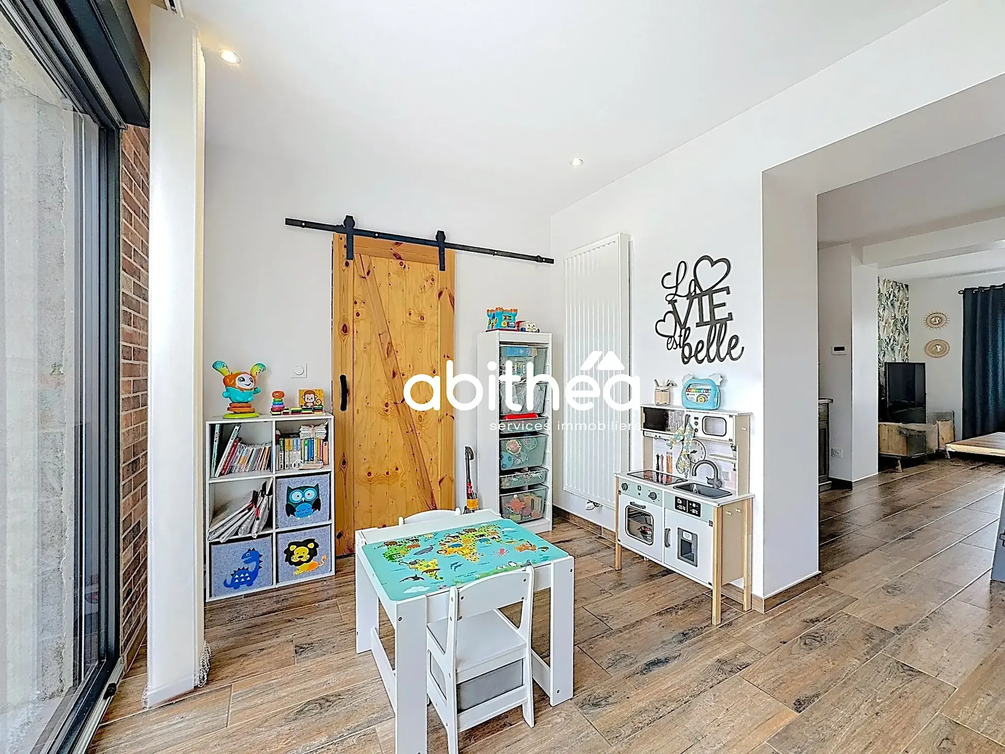 Maison rénovée de 95 m² à Neuville-Saint-Rémy avec jardin et garage 