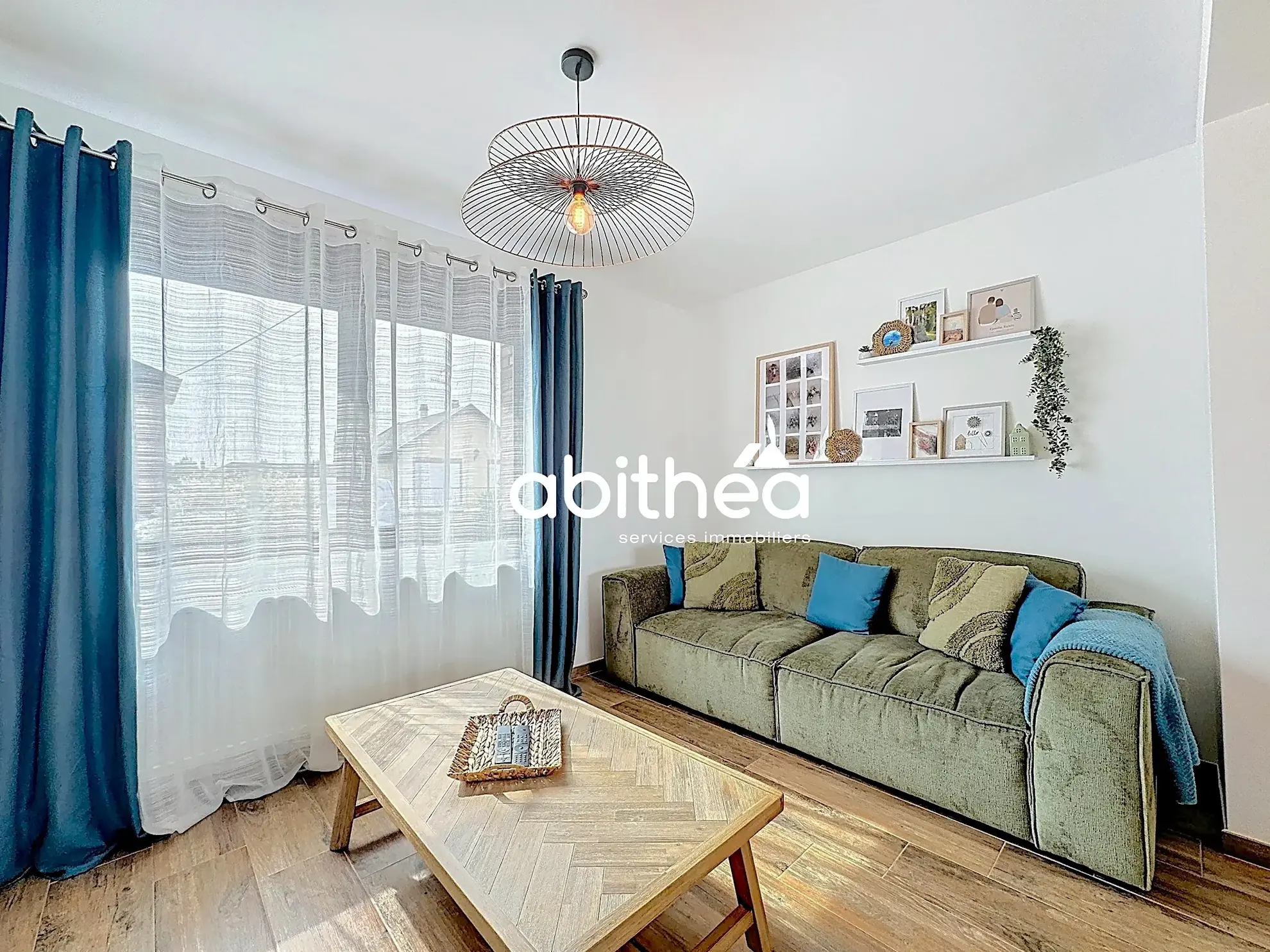 Maison rénovée de 95 m² à Neuville-Saint-Rémy avec jardin et garage 