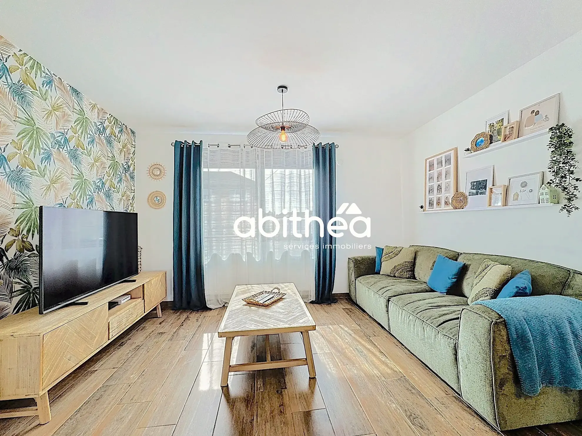 Maison rénovée de 95 m² à Neuville-Saint-Rémy avec jardin et garage 