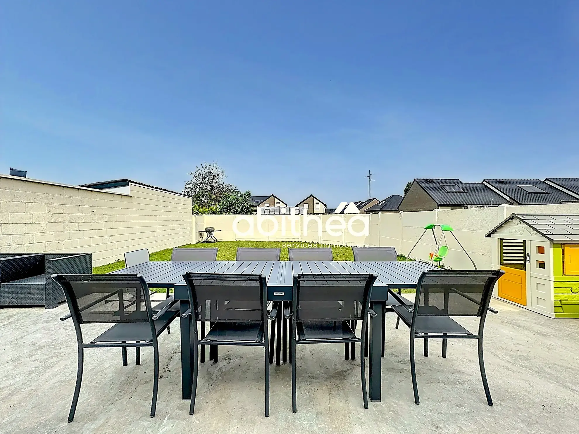 Maison rénovée de 95 m² à Neuville-Saint-Rémy avec jardin et garage 