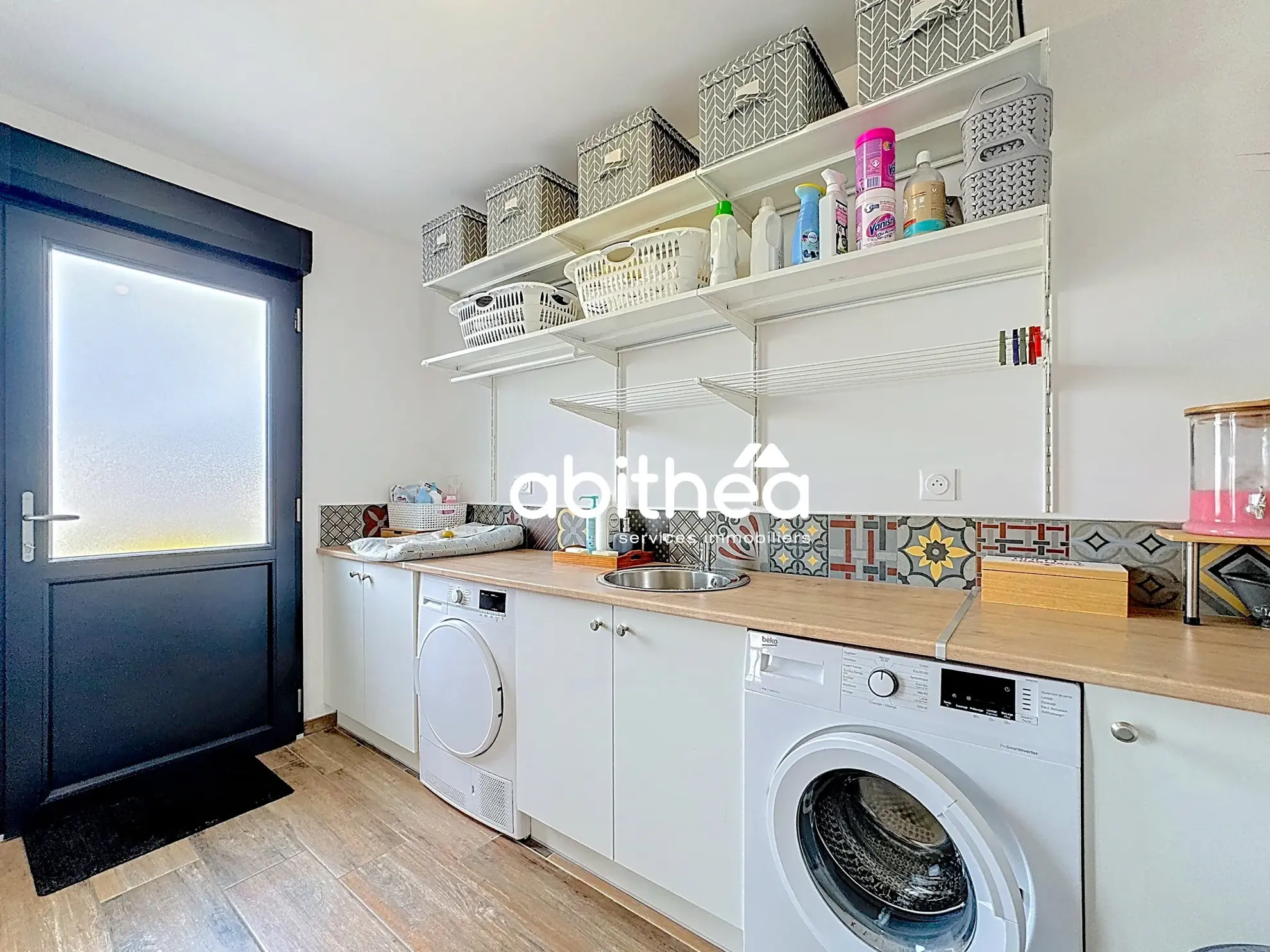 Maison rénovée de 95 m² à Neuville-Saint-Rémy avec jardin et garage 