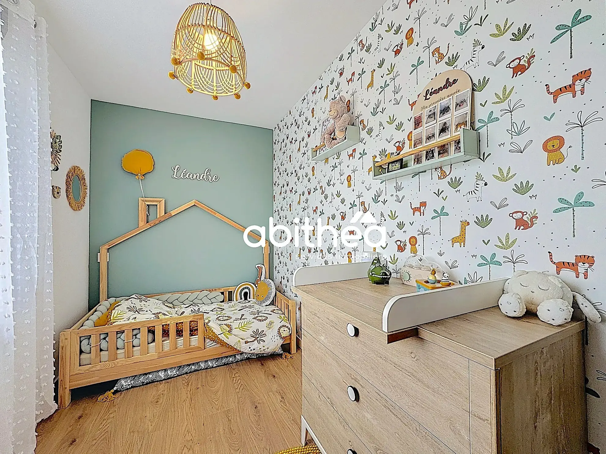 Maison rénovée de 95 m² à Neuville-Saint-Rémy avec jardin et garage 