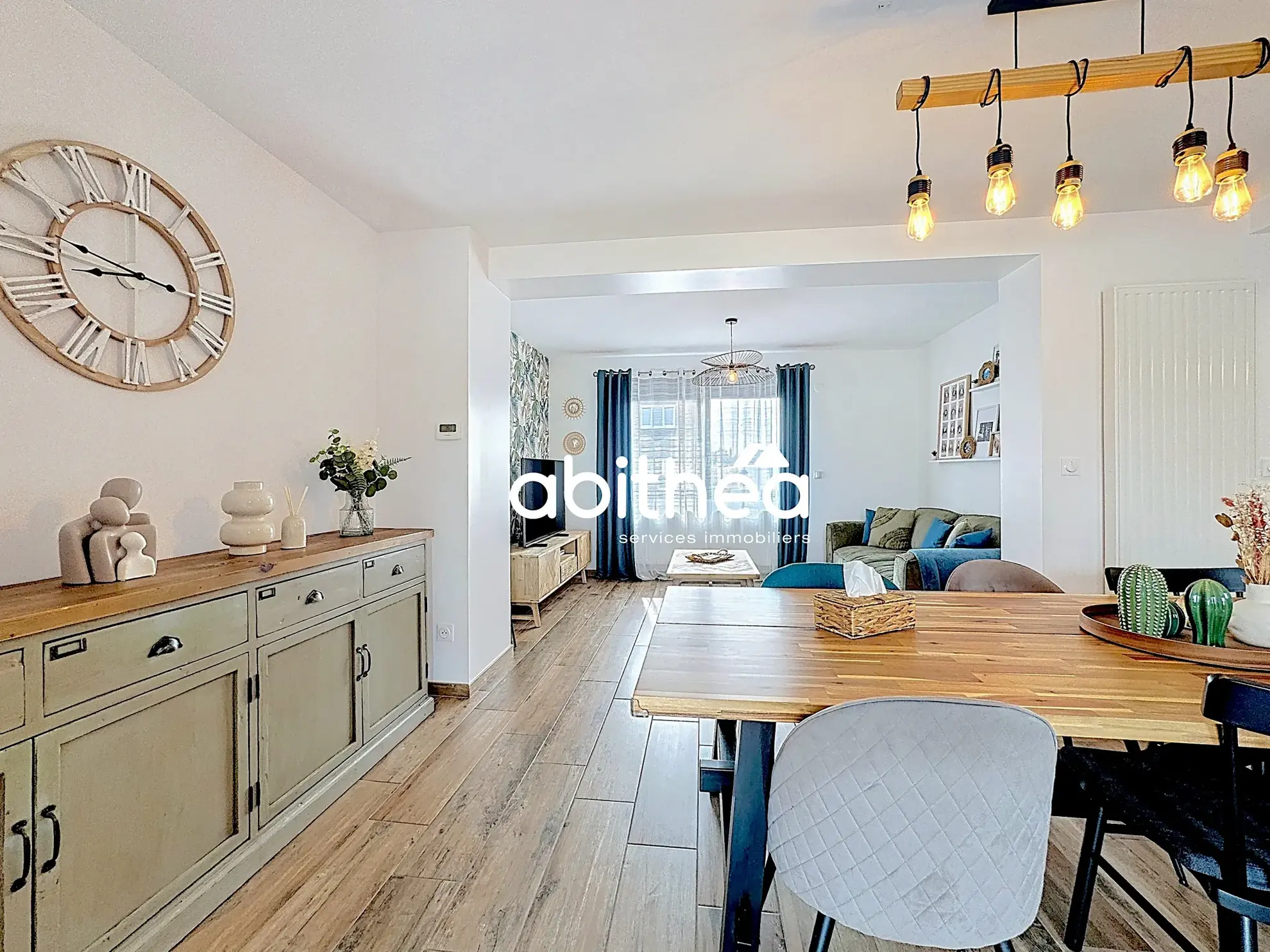 Maison rénovée de 95 m² à Neuville-Saint-Rémy avec jardin et garage 