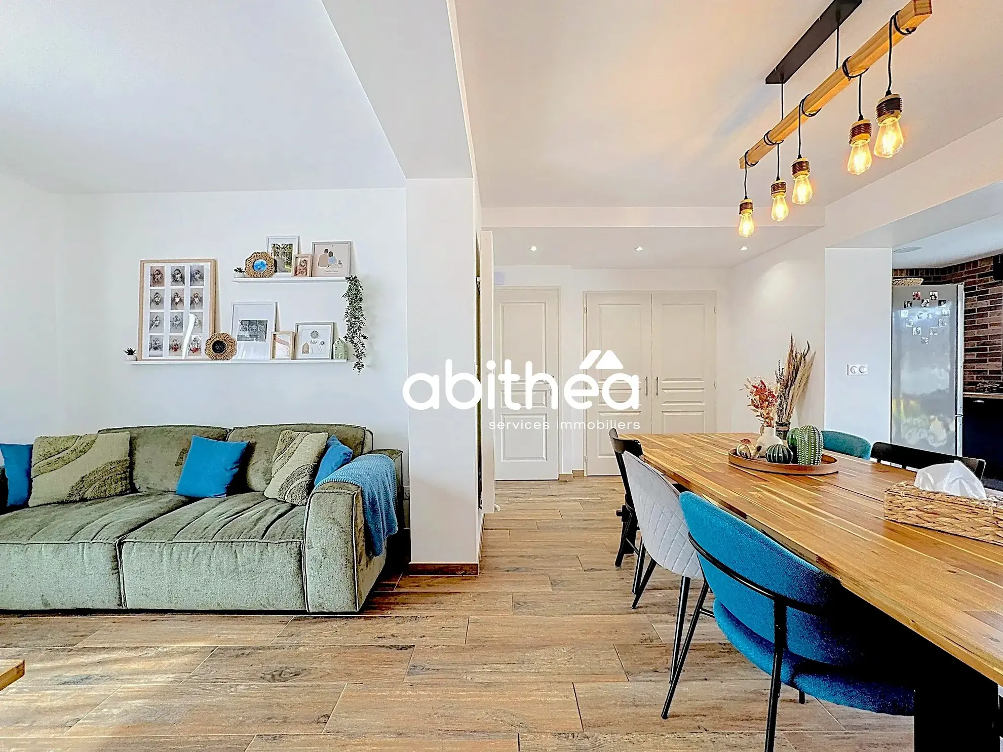 Maison rénovée de 95 m² à Neuville-Saint-Rémy avec jardin et garage 