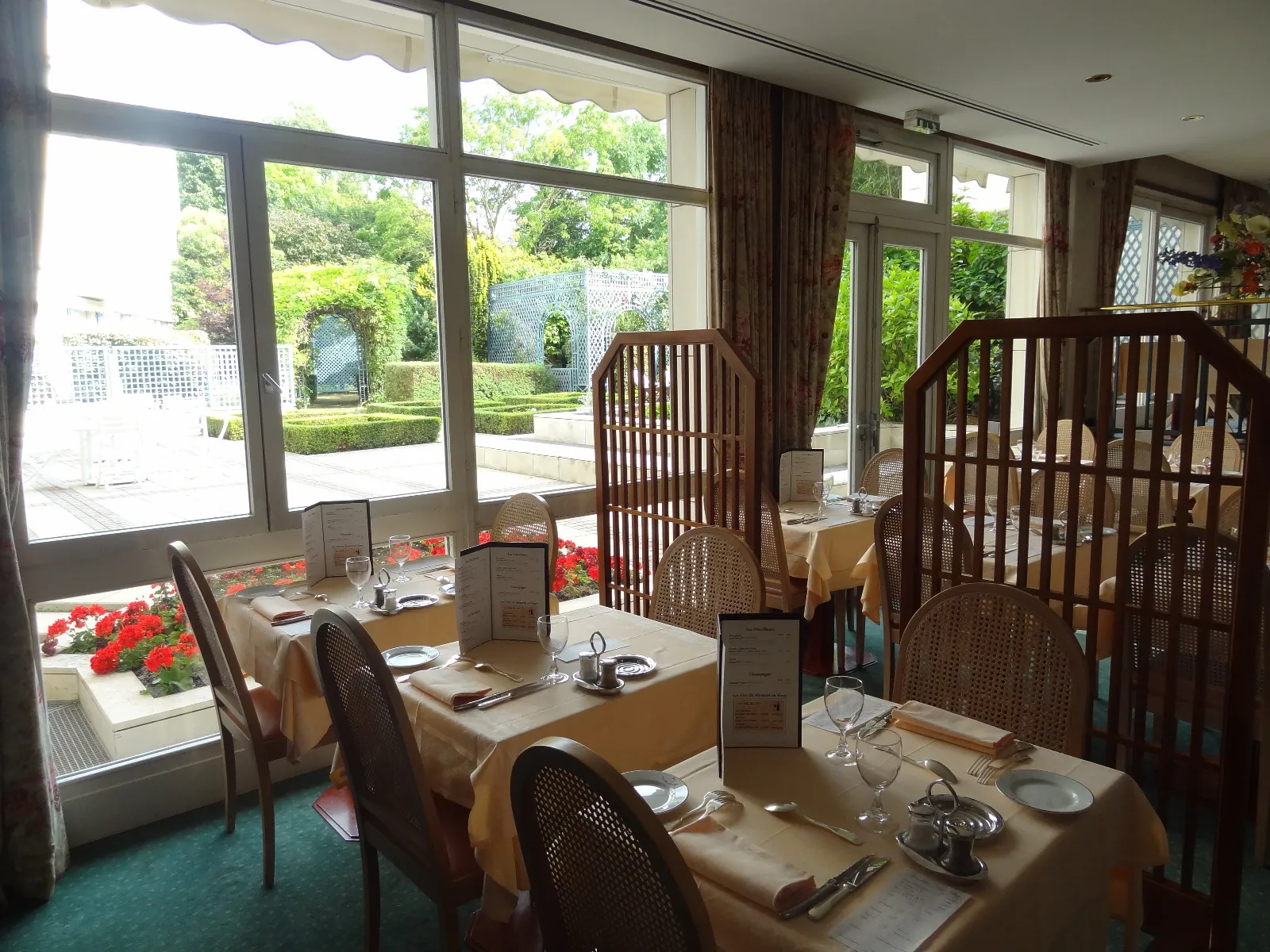 Investissement immobilier à Rueil-Malmaison : appartement 44,85 m² en résidence seniors, rentabilité de 5,40 % 