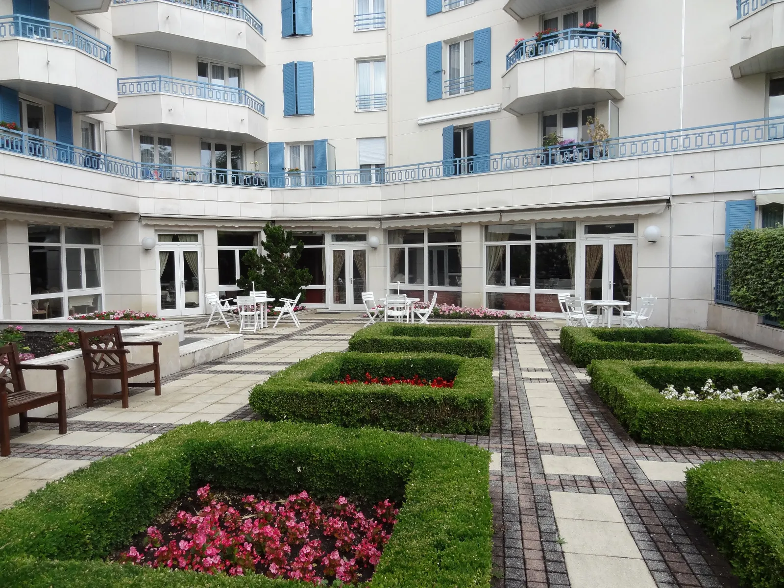 Investissement immobilier à Rueil-Malmaison : appartement 44,85 m² en résidence seniors, rentabilité de 5,40 %