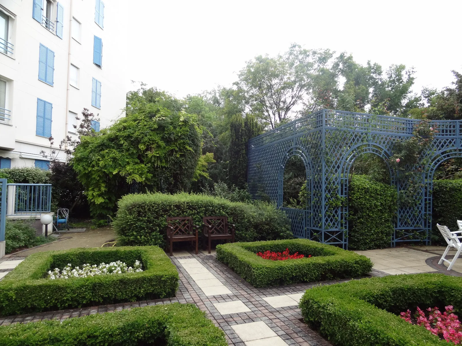 Investissement immobilier à Rueil-Malmaison : appartement 44,85 m² en résidence seniors, rentabilité de 5,40 % 