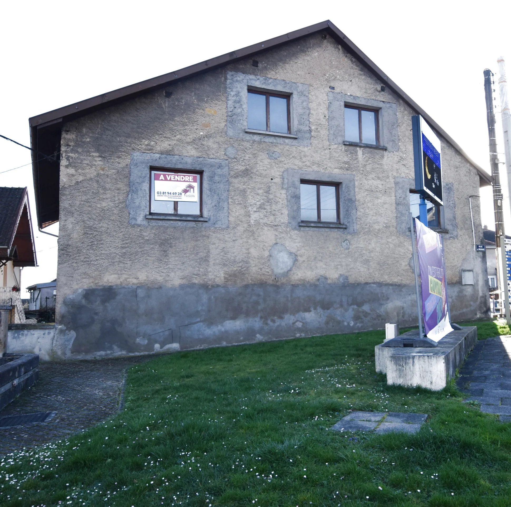 Appartement duplex à aménager de 145 m² avec jardin à Vieux-Charmont 