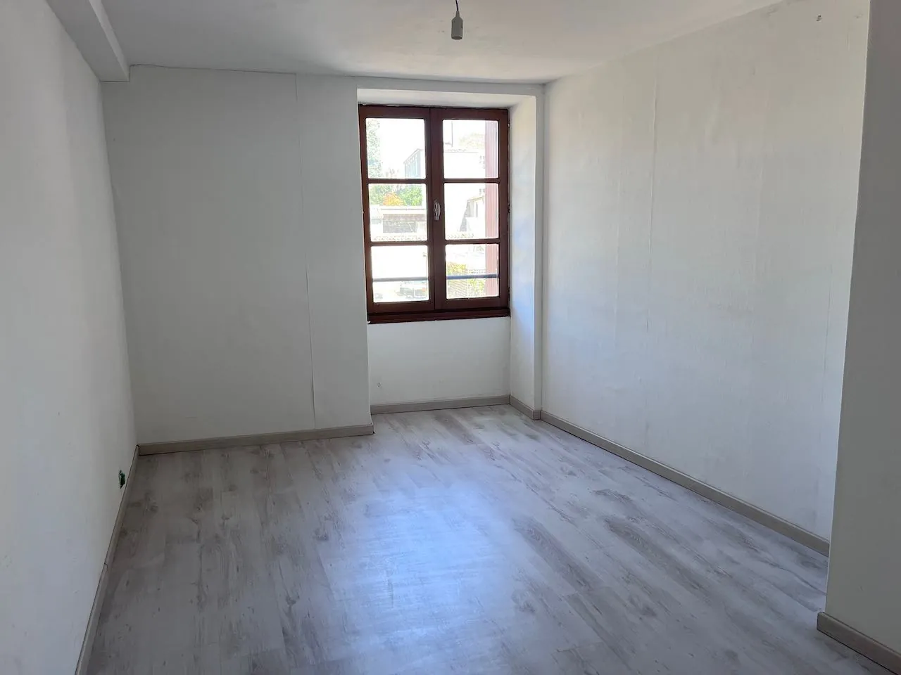 Charmante maison en pierre à Sainte Hermine, 110 m², 4 chambres, cour privée 