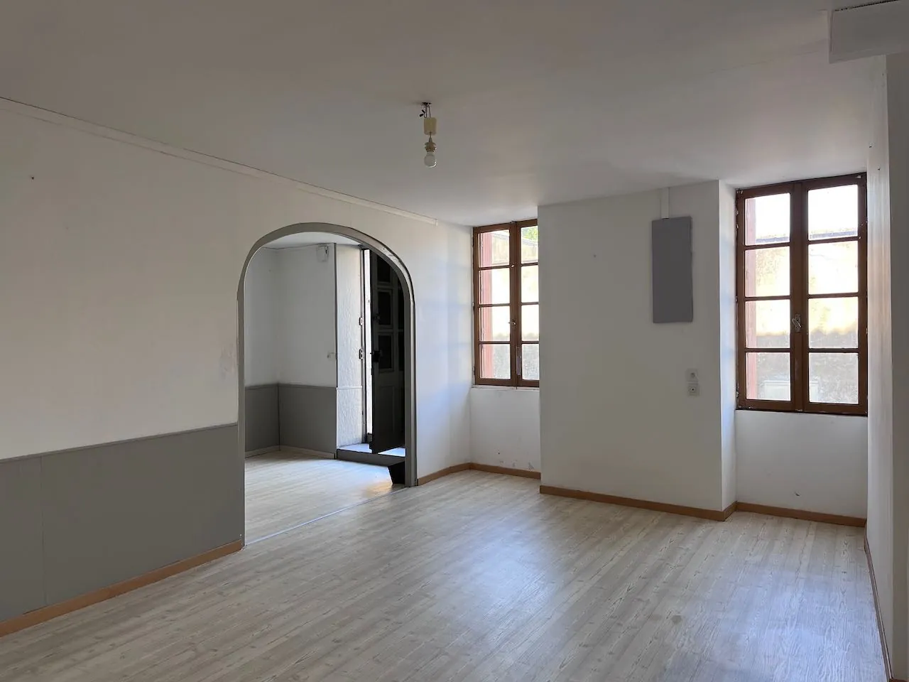 Charmante maison en pierre à Sainte Hermine, 110 m², 4 chambres, cour privée 