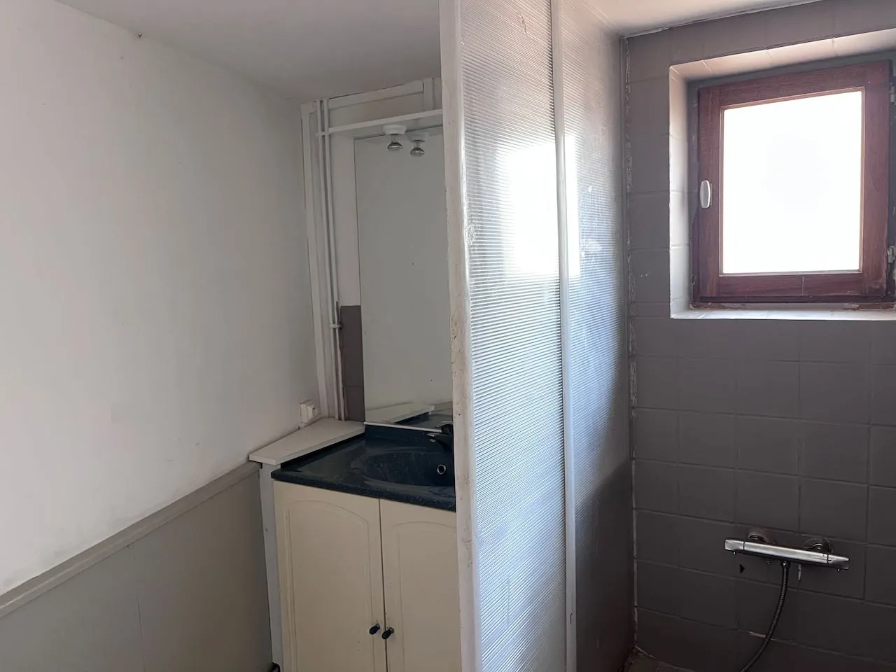 Charmante maison en pierre à Sainte Hermine, 110 m², 4 chambres, cour privée 