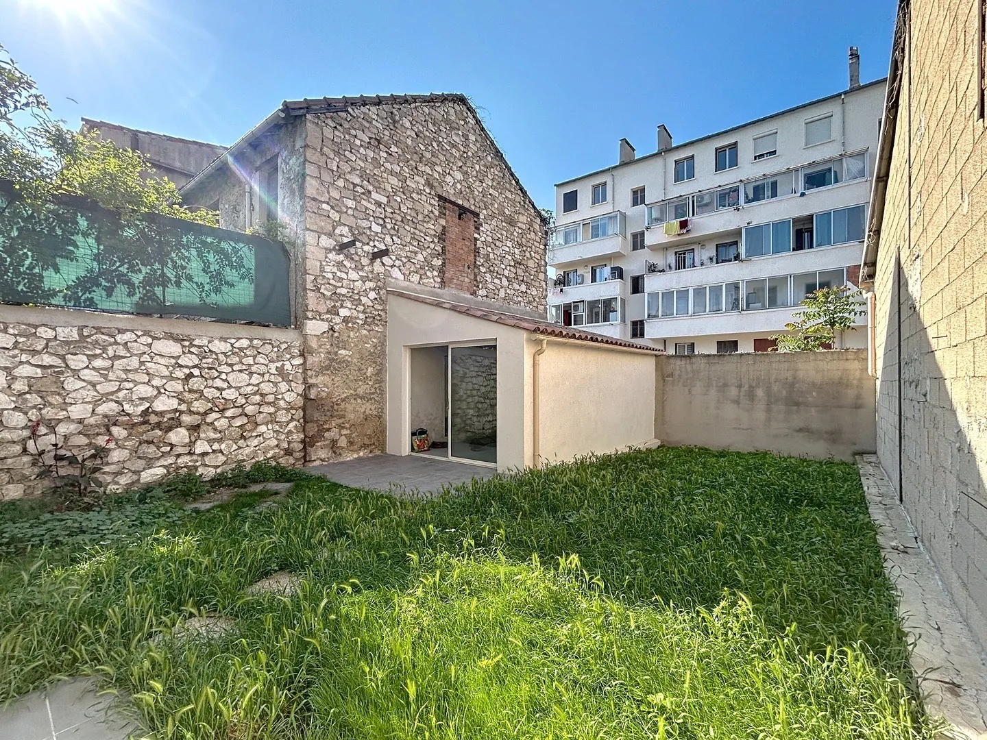 Appartement rénové de 63 m² à Marseille, excellent potentiel locatif idéal investisseur 