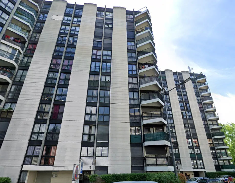 Studio de 30 m² loué à Grigny, rentabilité supérieure à 7 %, idéal investisseur