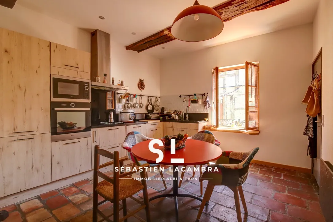 Charmante maison de ville rénovée à Lisle-sur-Tarn avec garage et cave voûtée 