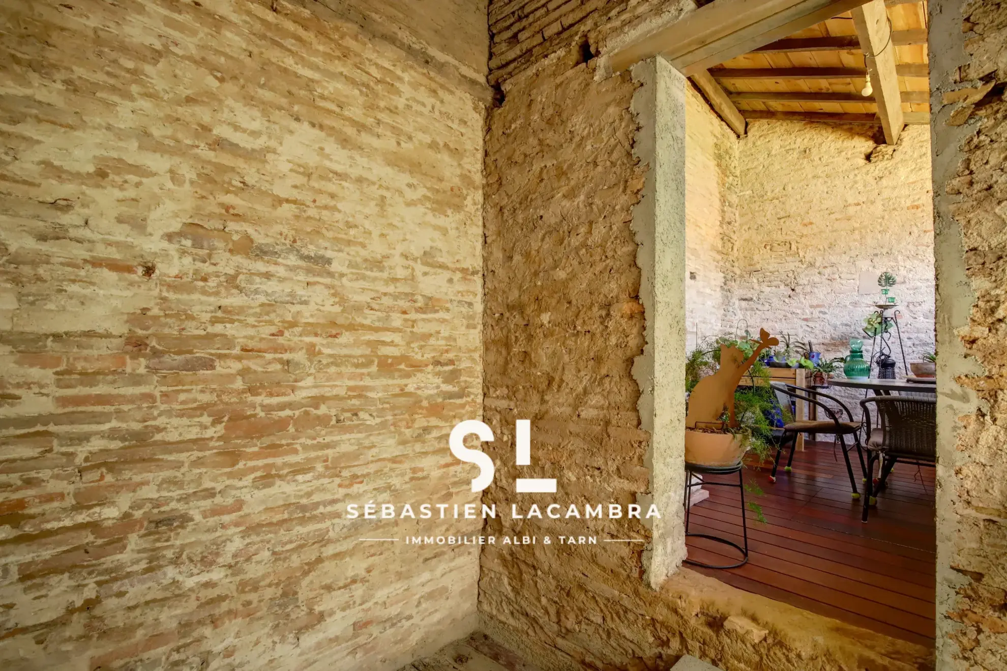 Charmante maison de ville rénovée à Lisle-sur-Tarn avec garage et cave voûtée 