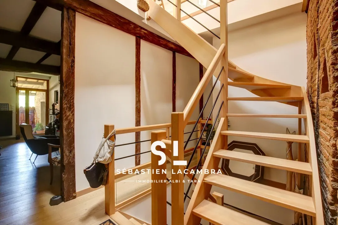 Charmante maison de ville rénovée à Lisle-sur-Tarn avec garage et cave voûtée 