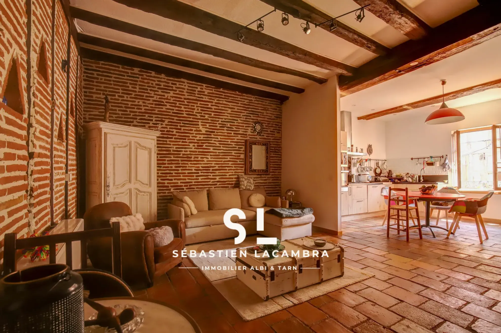 Charmante maison de ville rénovée à Lisle-sur-Tarn avec garage et cave voûtée 