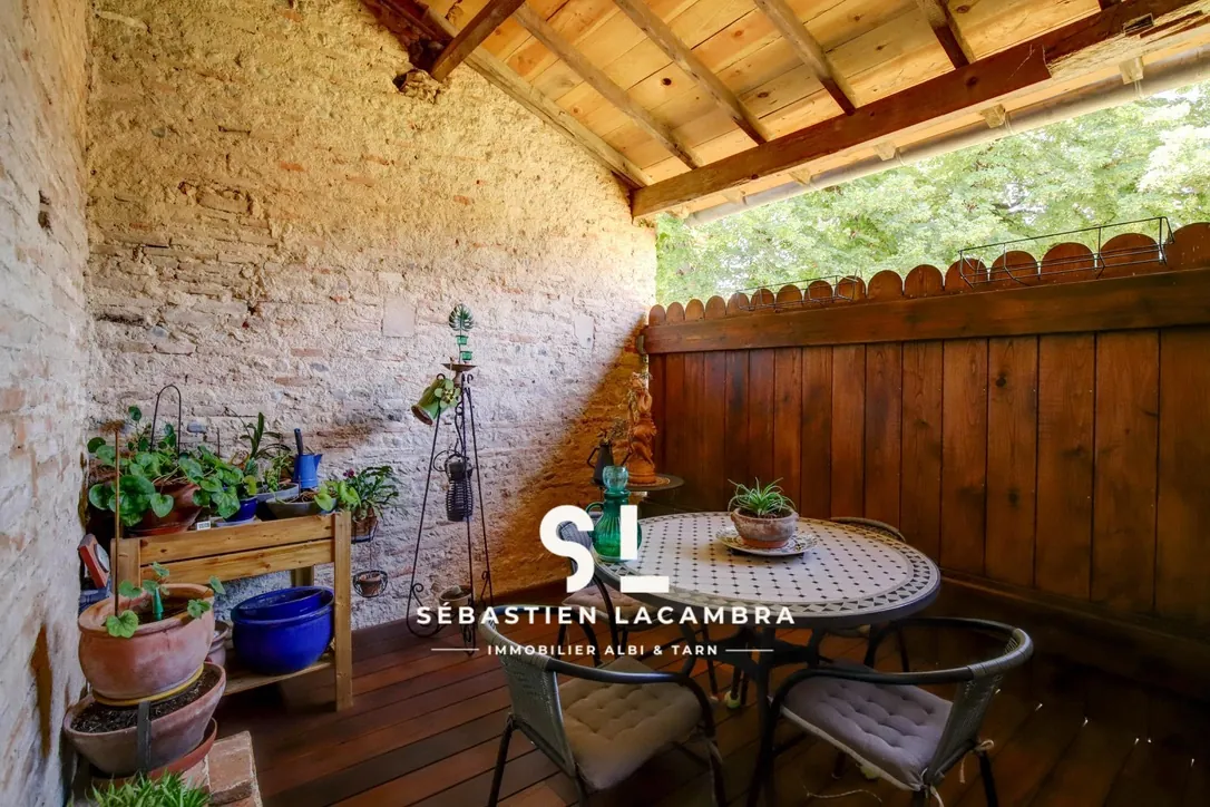 Charmante maison de ville rénovée à Lisle-sur-Tarn avec garage et cave voûtée 