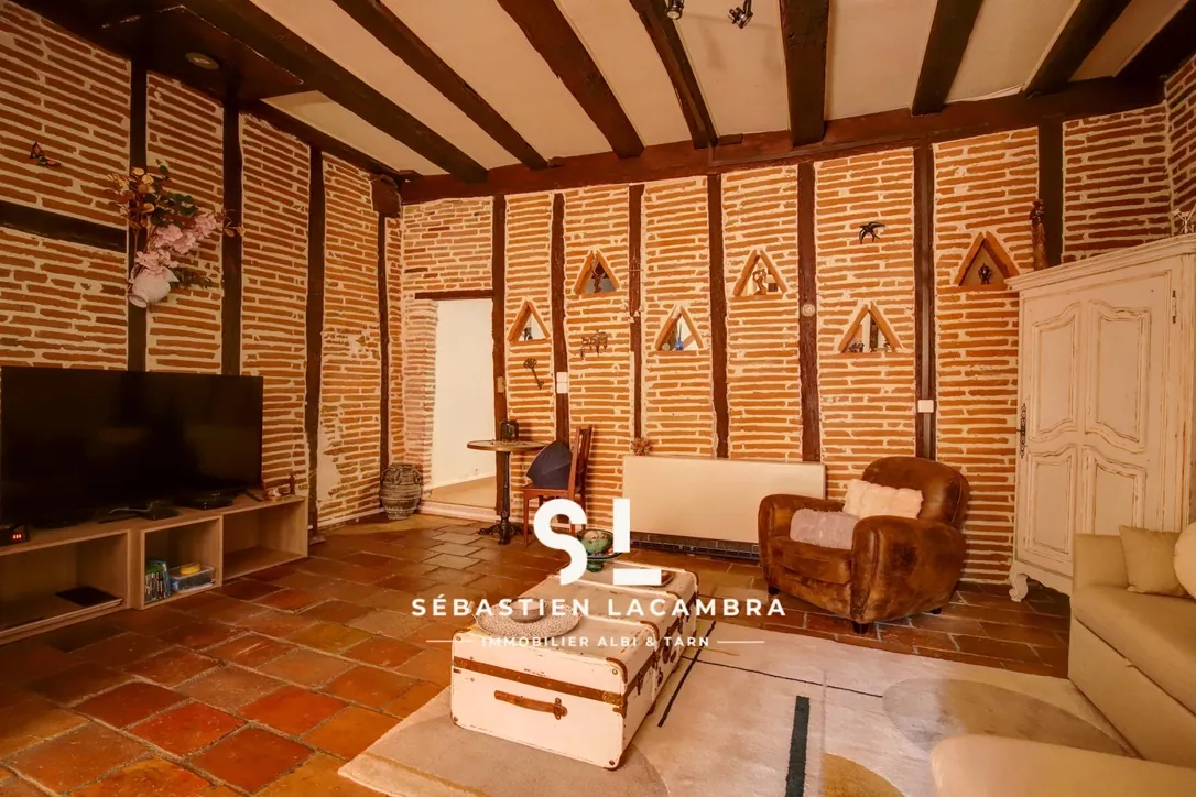 Charmante maison de ville rénovée à Lisle-sur-Tarn avec garage et cave voûtée 
