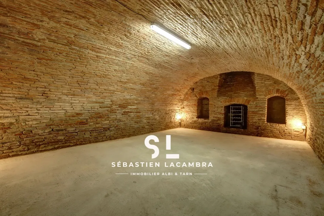 Charmante maison de ville rénovée à Lisle-sur-Tarn avec garage et cave voûtée 