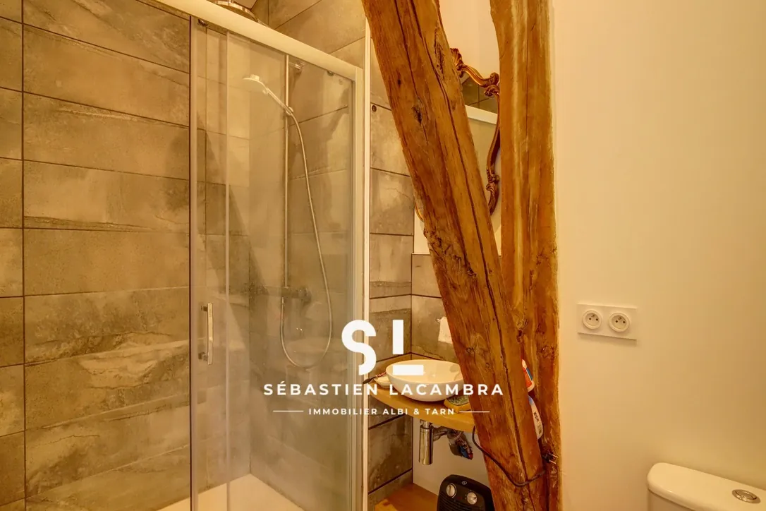 Charmante maison de ville rénovée à Lisle-sur-Tarn avec garage et cave voûtée 