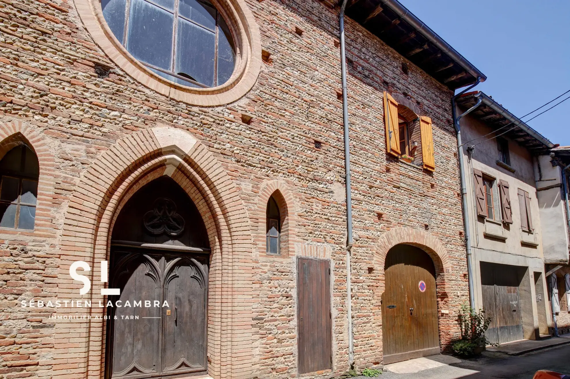 Charmante maison de ville rénovée à Lisle-sur-Tarn avec garage et cave voûtée 