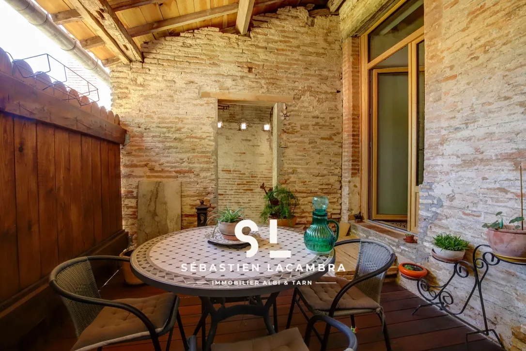 Charmante maison de ville rénovée à Lisle-sur-Tarn avec garage et cave voûtée 