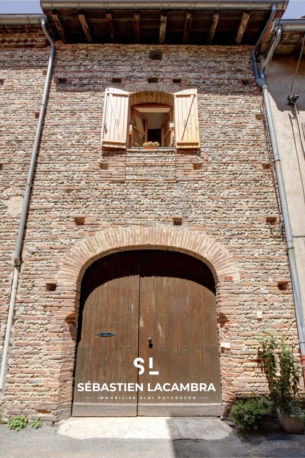Charmante maison de ville rénovée à Lisle-sur-Tarn avec garage et cave voûtée