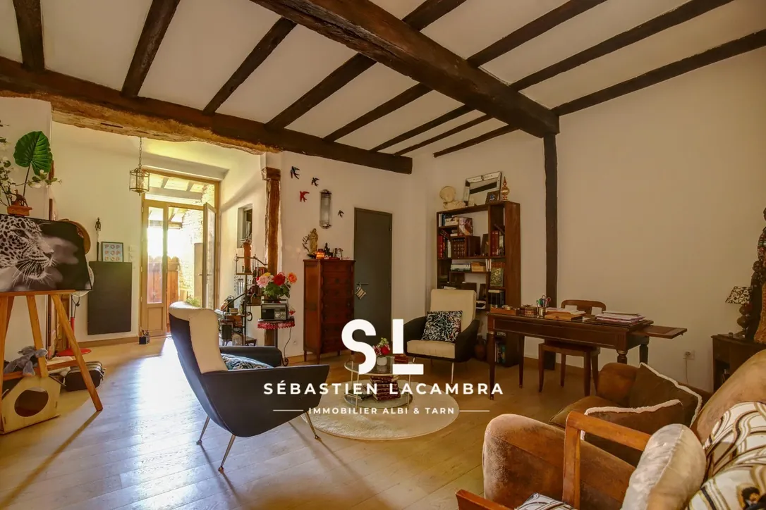 Charmante maison de ville rénovée à Lisle-sur-Tarn avec garage et cave voûtée 