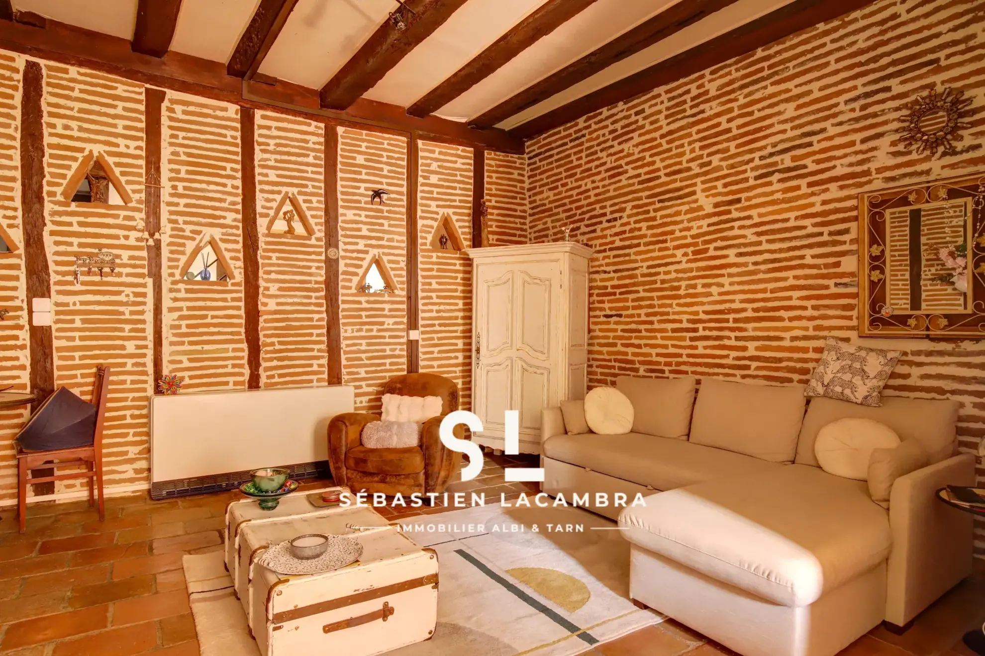 Charmante maison de ville rénovée à Lisle-sur-Tarn avec garage et cave voûtée 