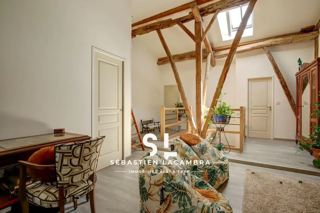 Charmante maison de ville rénovée à Lisle-sur-Tarn avec garage et cave voûtée 