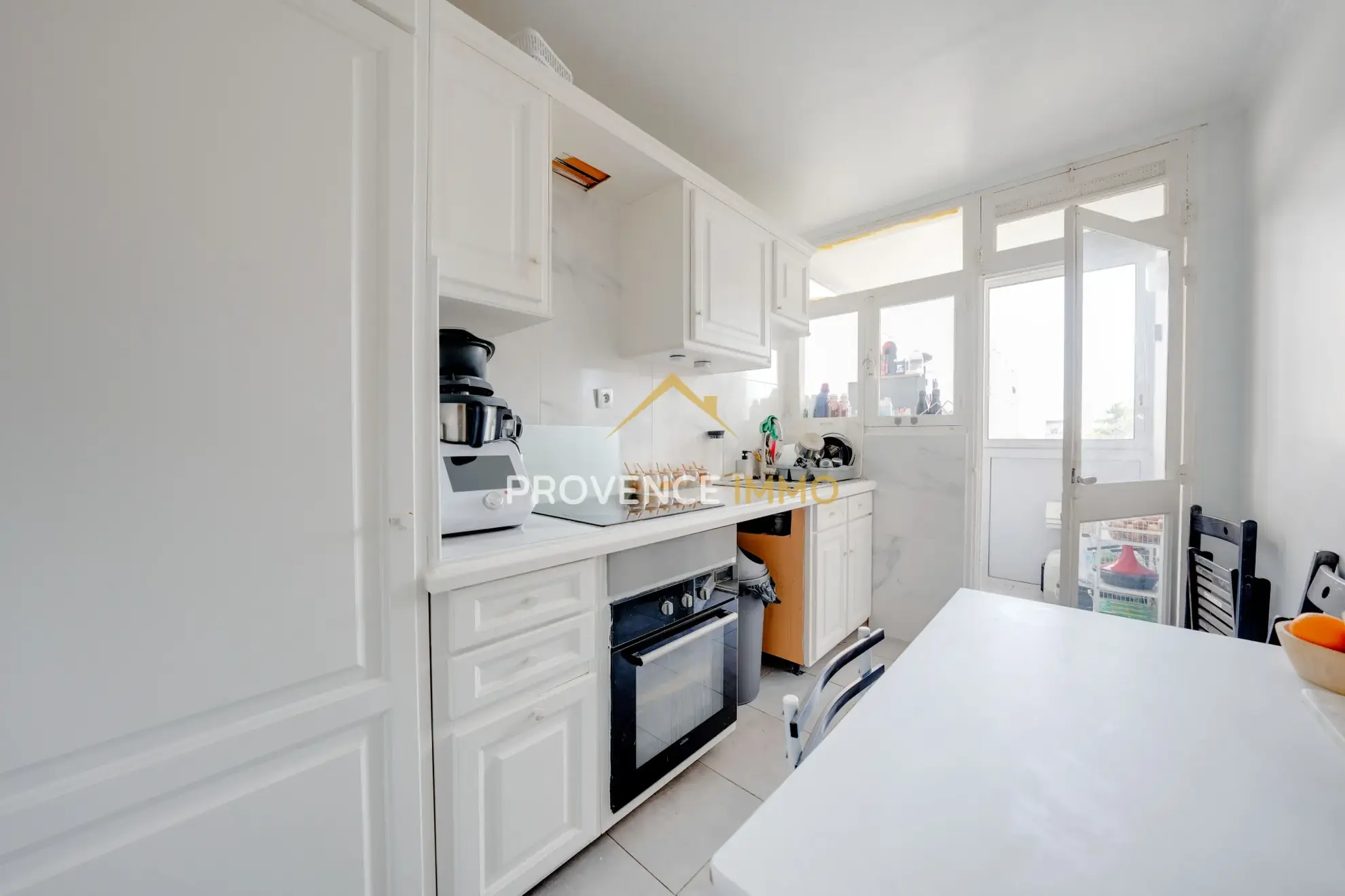 Appartement T3 à vendre à Marignane avec loggia, balcon, parking et cave 