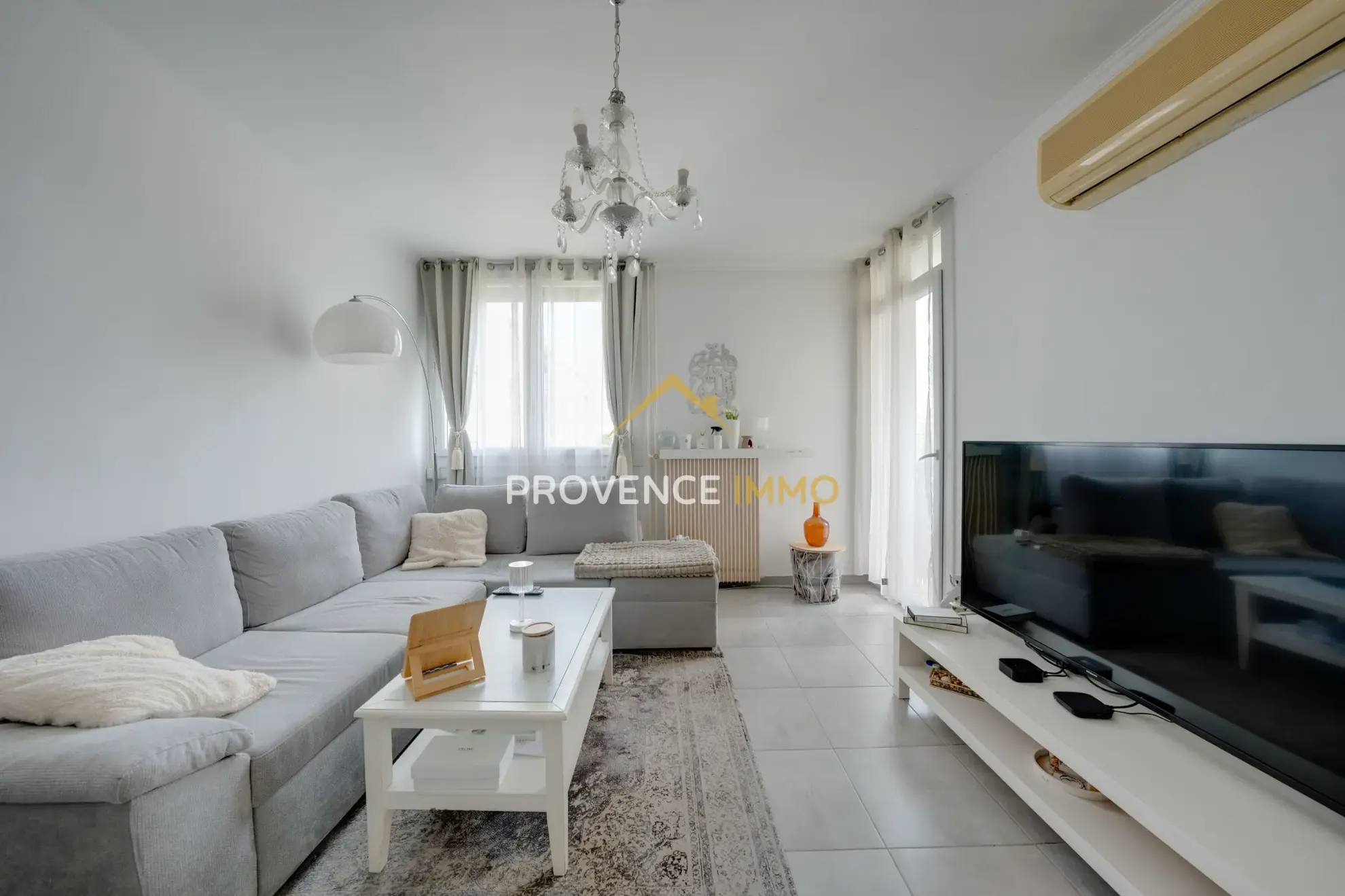 Appartement T3 à vendre à Marignane avec loggia, balcon, parking et cave 