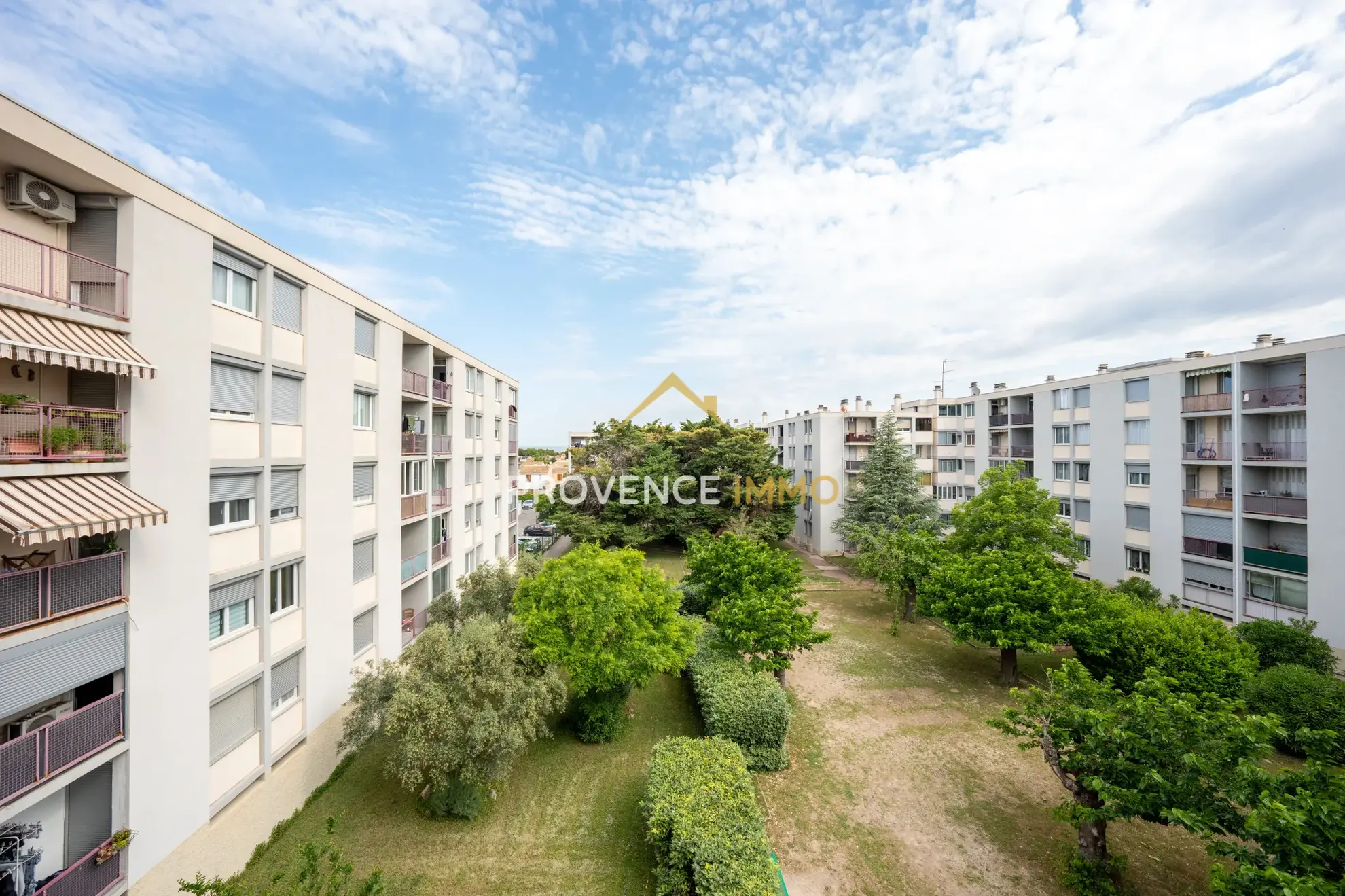 Appartement T3 à vendre à Marignane avec loggia, balcon, parking et cave 
