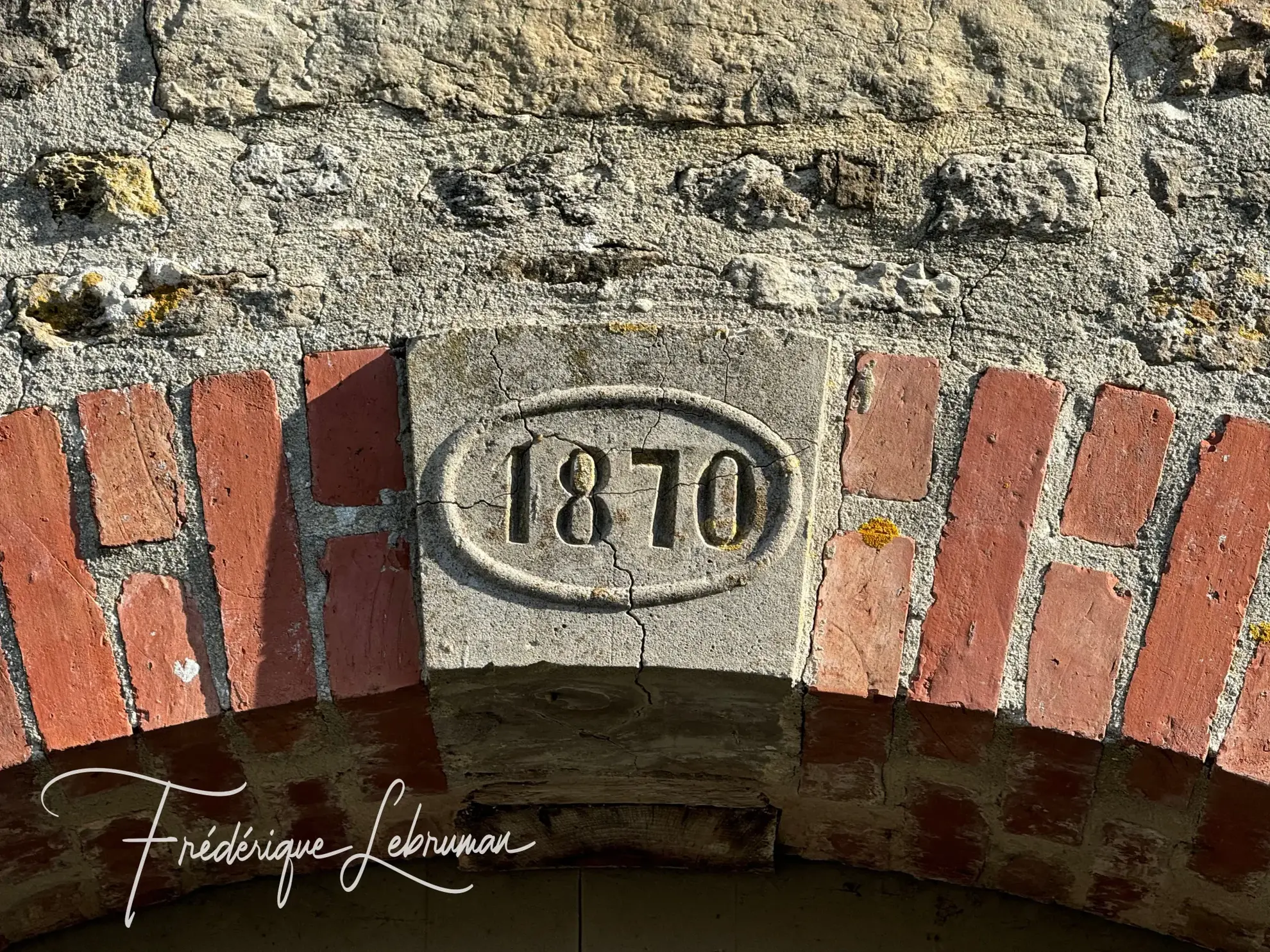 Maison de village en pierre avec jardin clos, proche Sainte Mère Eglise, charme et potentiel dans le Cotentin 