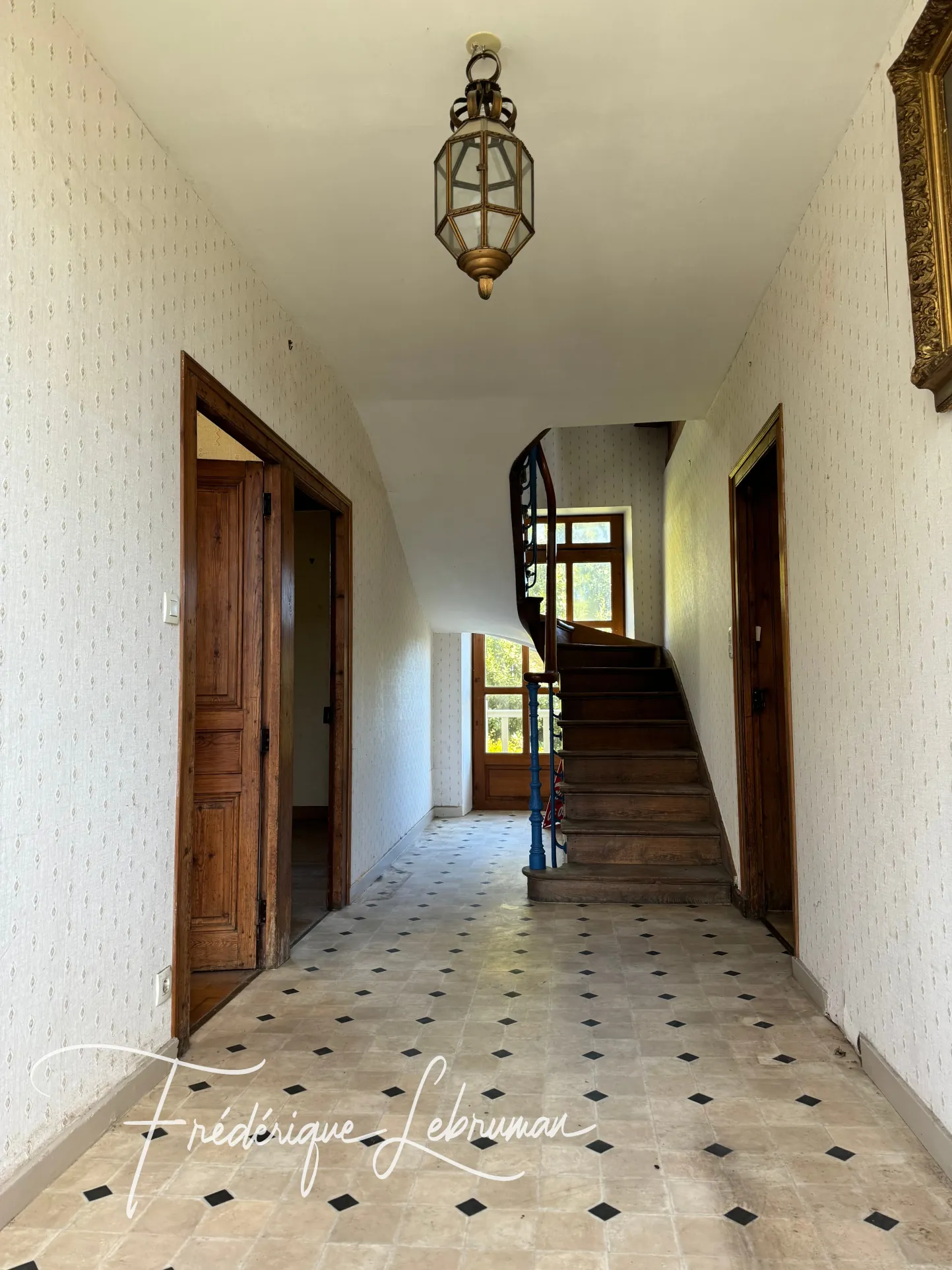 Maison de village en pierre avec jardin clos, proche Sainte Mère Eglise, charme et potentiel dans le Cotentin 
