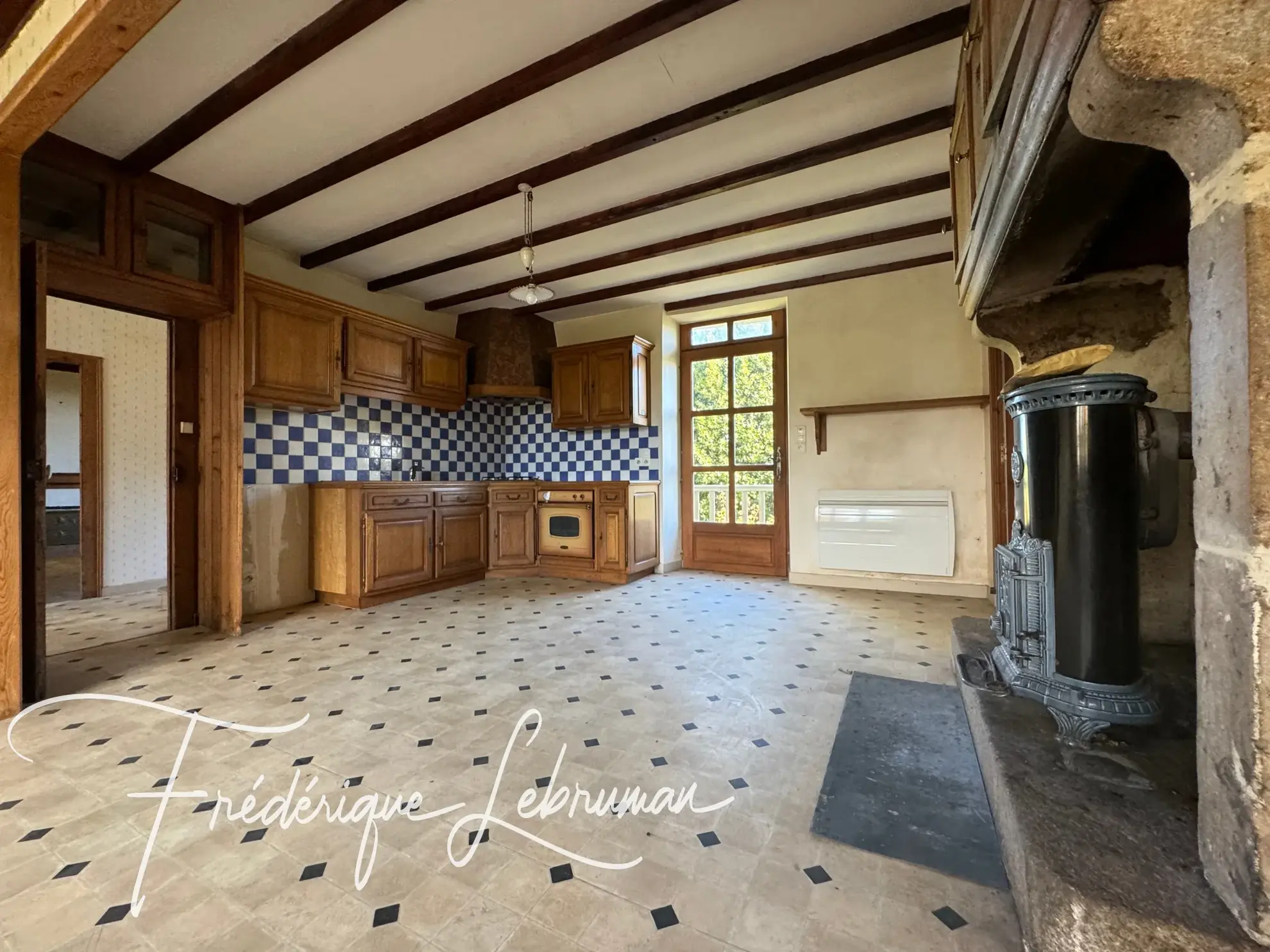 Maison de village en pierre avec jardin clos, proche Sainte Mère Eglise, charme et potentiel dans le Cotentin 