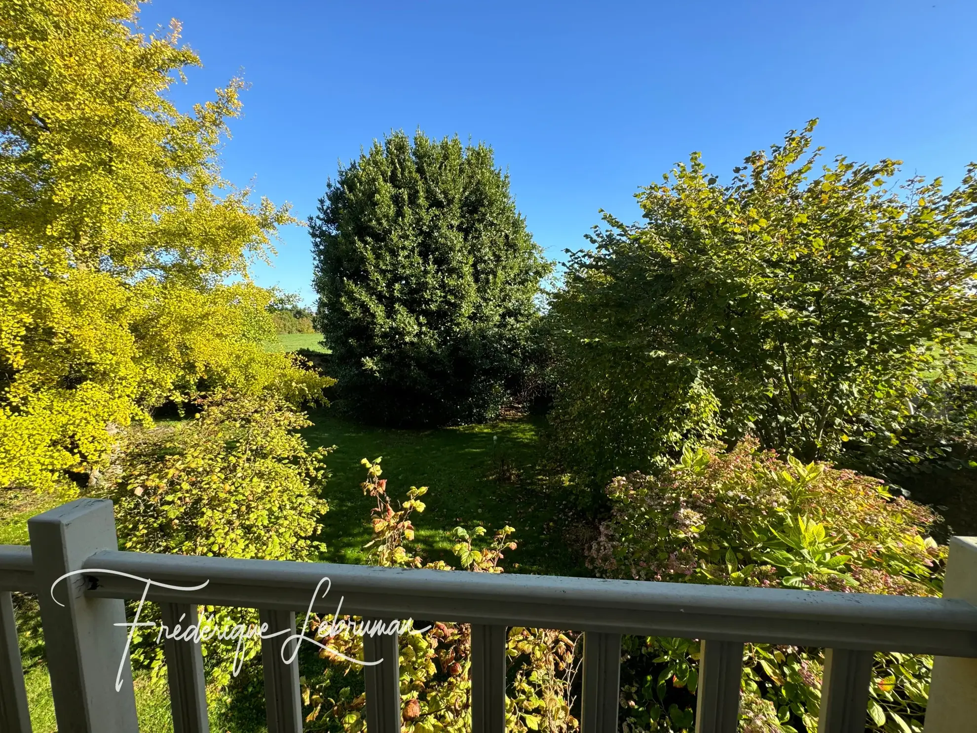 Maison de village en pierre avec jardin clos, proche Sainte Mère Eglise, charme et potentiel dans le Cotentin 