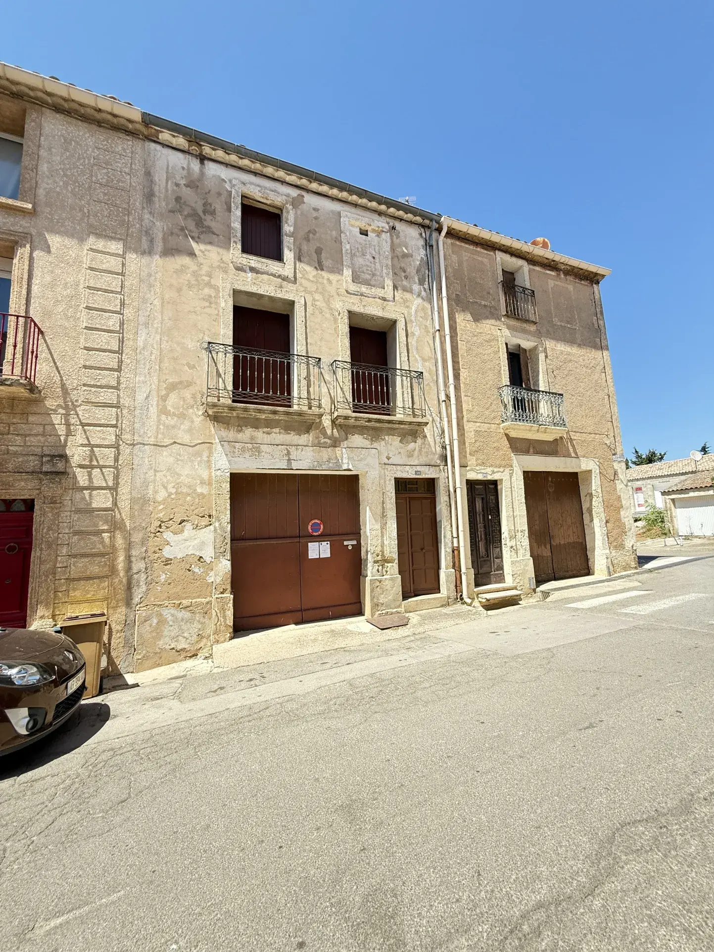 Maison de village avec garage et terrasse à Villeveyrac - Opportunité rare