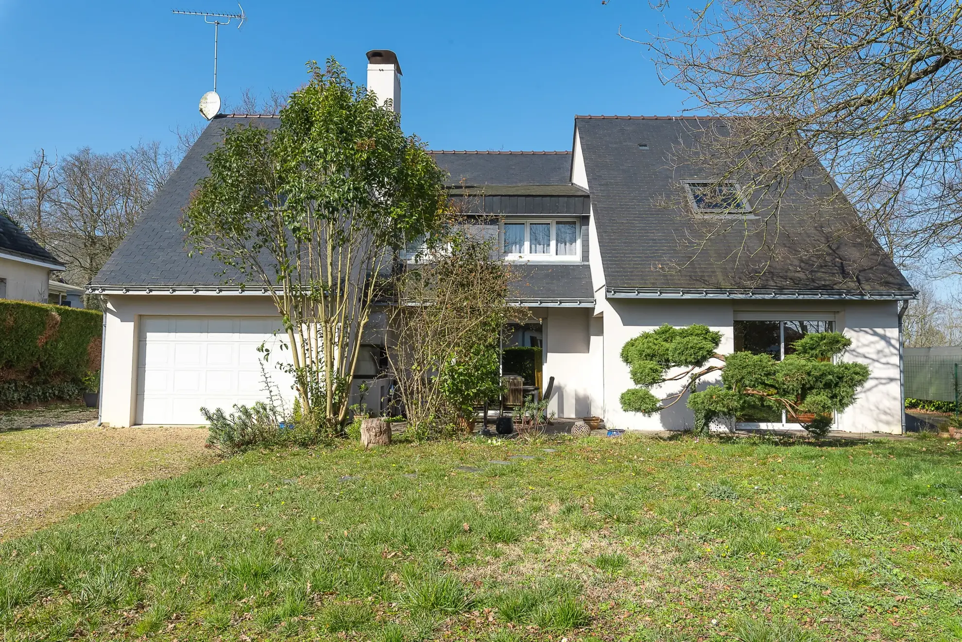 Maison récente à Saint-Barthelemy-d'Anjou avec 4 chambres et jardin 